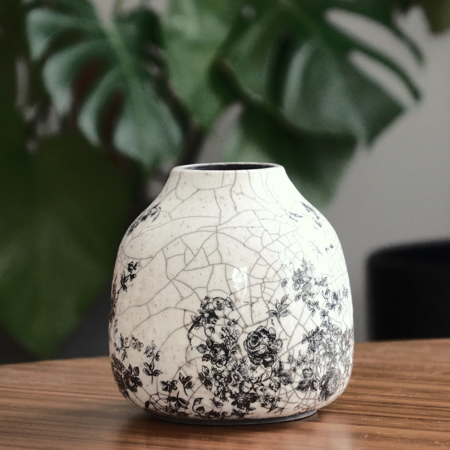 Wide Floral Vase Medium 1