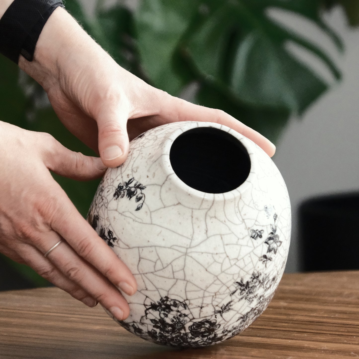 Wide Floral Vase Medium 1